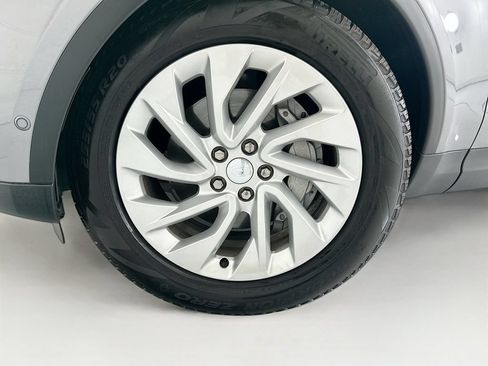 Certified 2025 Land Rover Discovery S AWD/4WD image 29