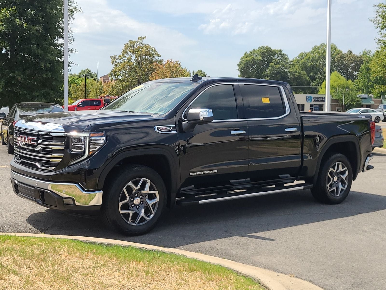 Used 2024 GMC Sierra 1500 SLT w/ SLT Premium Plus Package AWD/4WD image 7