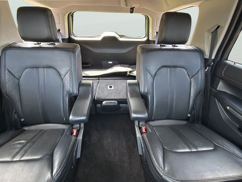 Used 2018 Ford Expedition Platinum AWD/4WD image 25