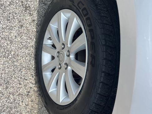 Used 2011 Chrysler 200 Touring image 5