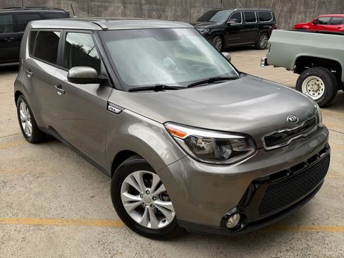 Used 2016 Kia Soul + FWD image 3