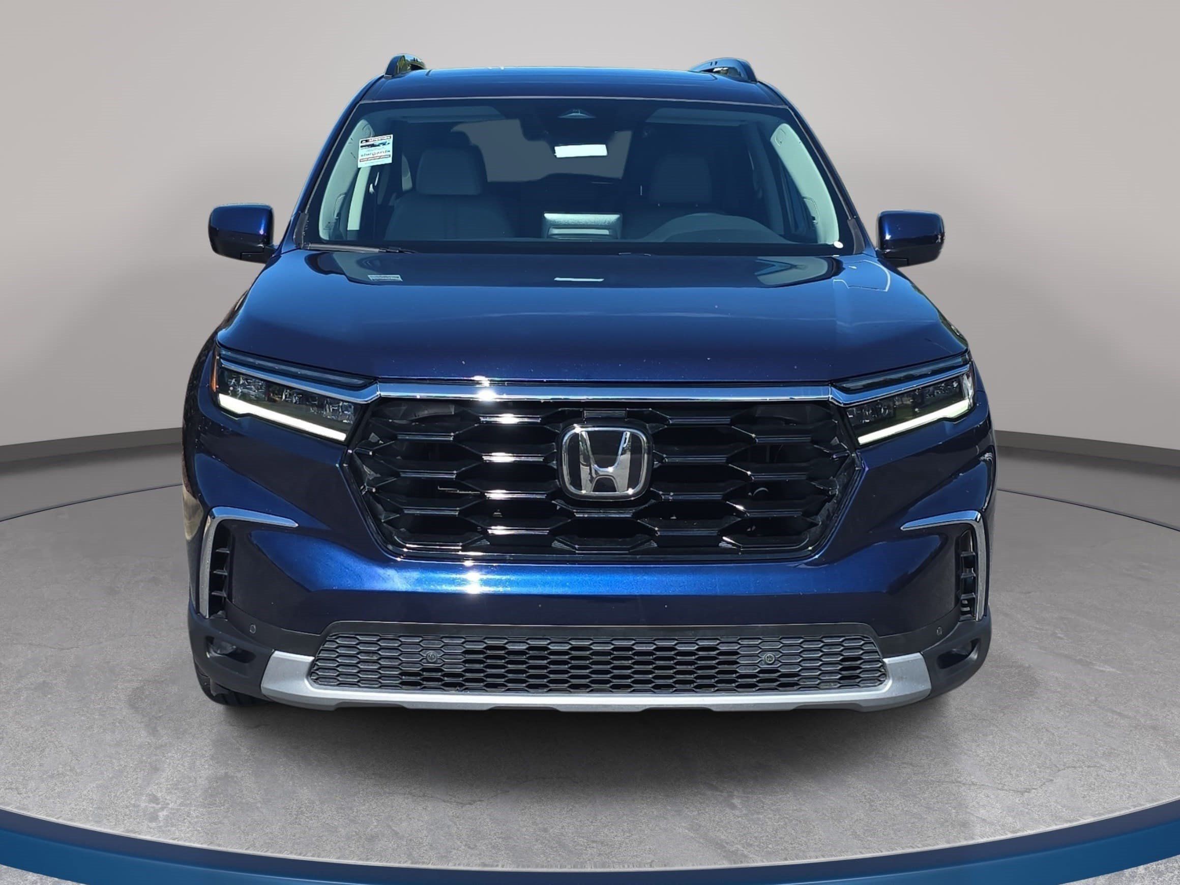 Used 2024 Honda Pilot Touring image 2