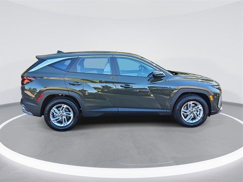 New 2026 Hyundai Tucson SE image 4