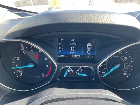 Used 2017 Ford Escape SE w/ SE Sport Appearance Package image 14