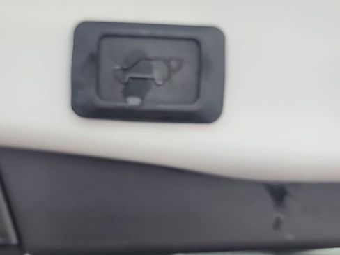 Used 2021 Toyota RAV4 XLE Premium image 13