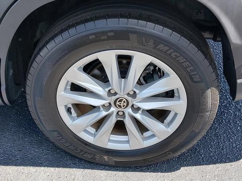 Used 2023 Toyota Corolla Cross LE FWD image 17