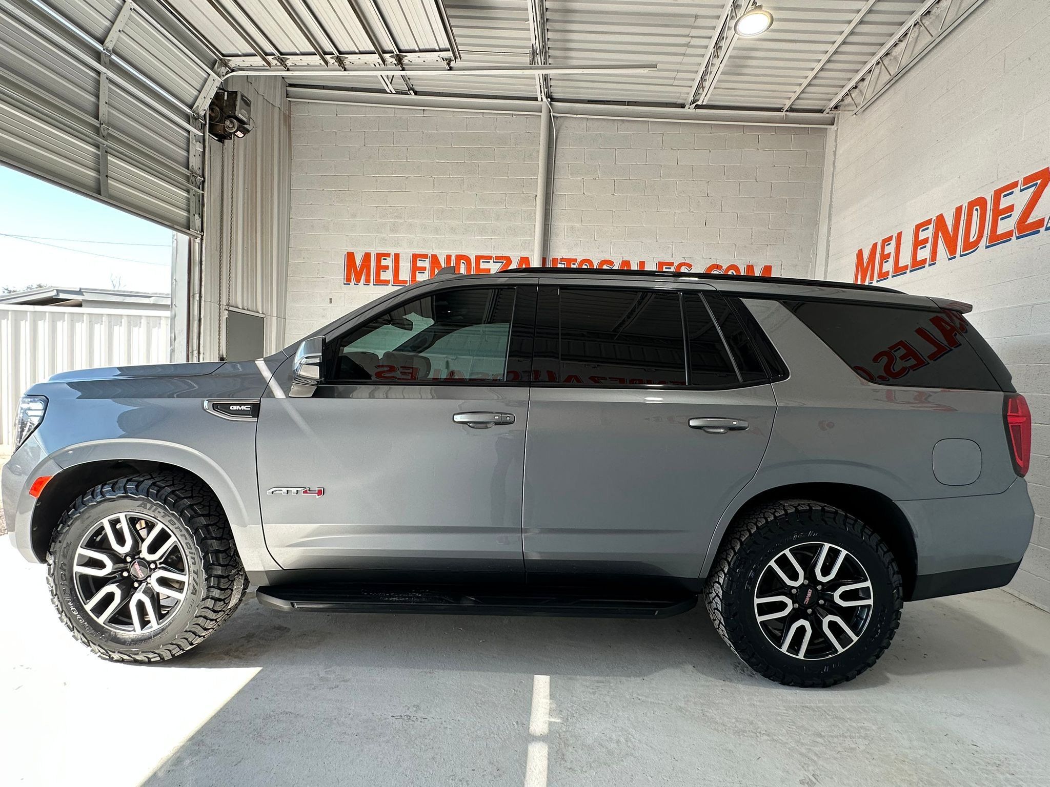 Used 2022 GMC Yukon AT4 AWD/4WD image 2