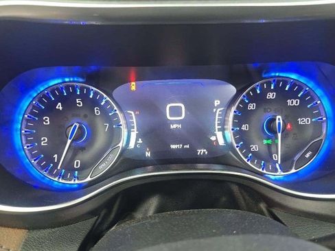 Used 2018 Chrysler Pacifica Limited FWD image 13