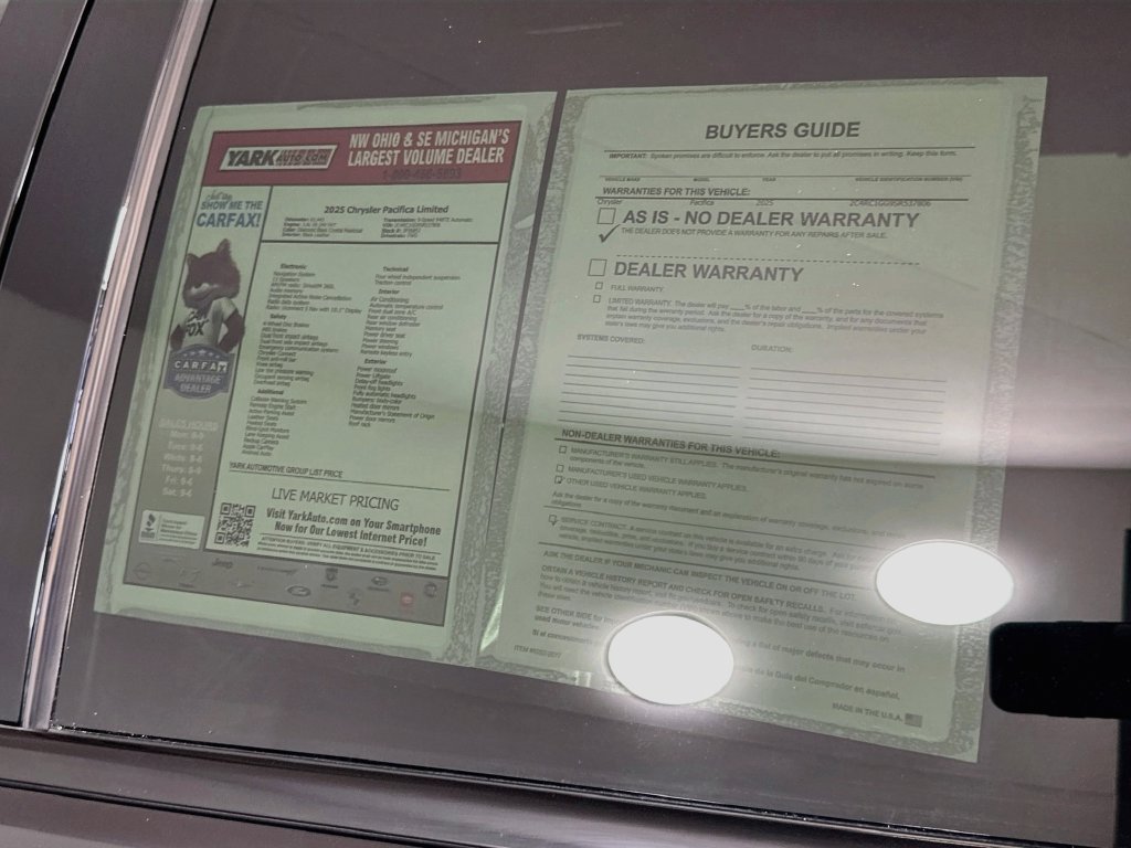 Certified 2025 Chrysler Pacifica Limited FWD image 15
