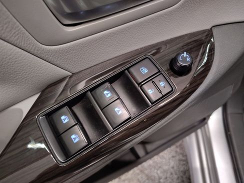 Used 2019 Toyota Sienna XLE image 13