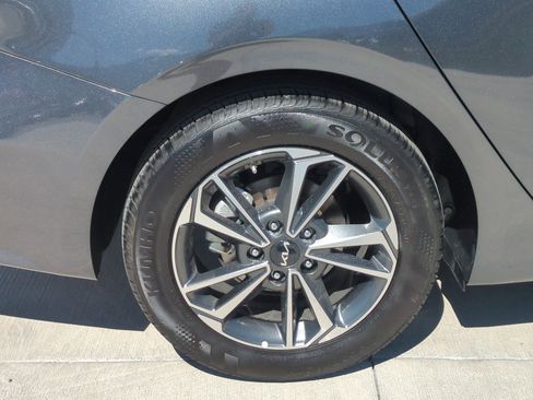Certified 2023 Kia Forte LXS w/ LXS Technology Package FWD image 12