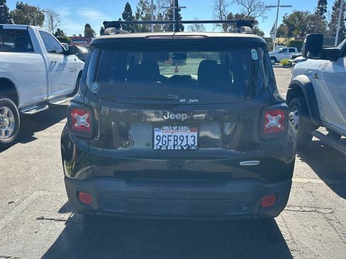 Used 2016 Jeep Renegade Latitude w/ Popular Equipment Group image 3