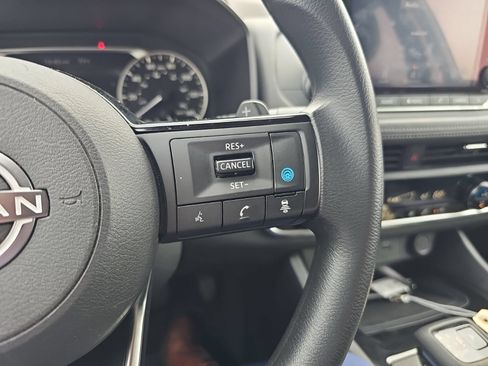 Used 2023 Nissan Rogue SV FWD image 13