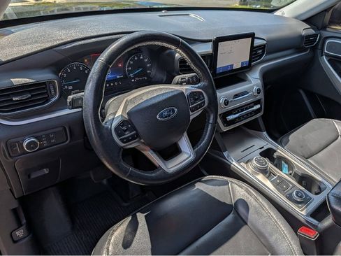 Used 2021 Ford Explorer XLT w/ Equipment Group 202A AWD/4WD image 19