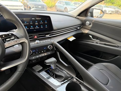 New 2026 Hyundai Elantra Limited FWD image 28