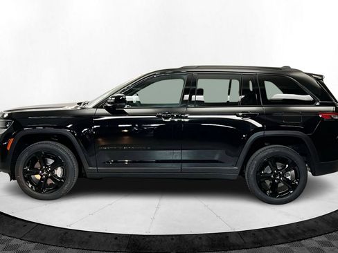 New 2025 Jeep Grand Cherokee Limited w/ Black Appearance Package AWD/4WD image 2
