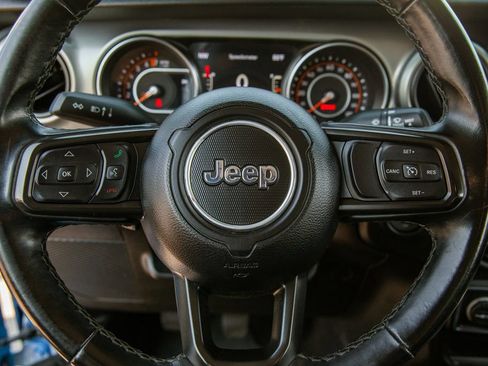 Used 2021 Jeep Gladiator Sport AWD/4WD image 17
