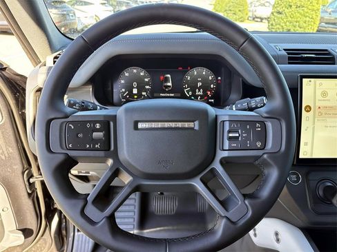 New 2026 Land Rover Defender 130 X-Dynamic SE image 28