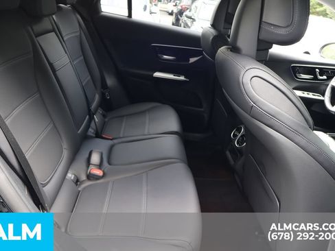 Used 2025 Mercedes-Benz GLC 350e 4MATIC image 23