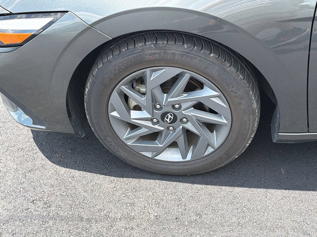 Used 2024 Hyundai Elantra SEL FWD image 11
