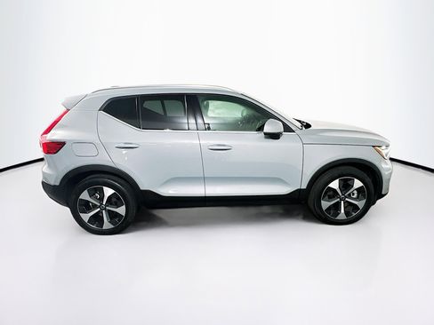 Used 2025 Volvo XC40 B5 Plus image 10