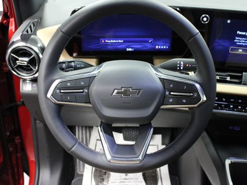 New 2025 Chevrolet Equinox ACTIV w/ Safety and Technology Package image 17