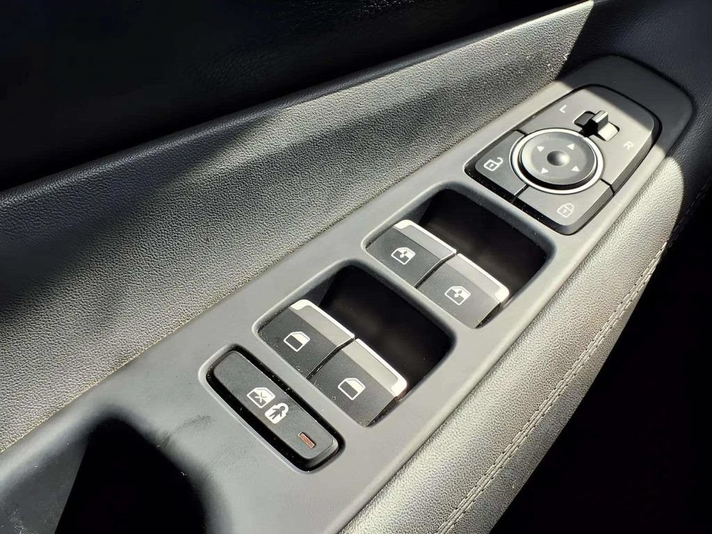 Used 2023 Hyundai Santa Fe SEL FWD image 17