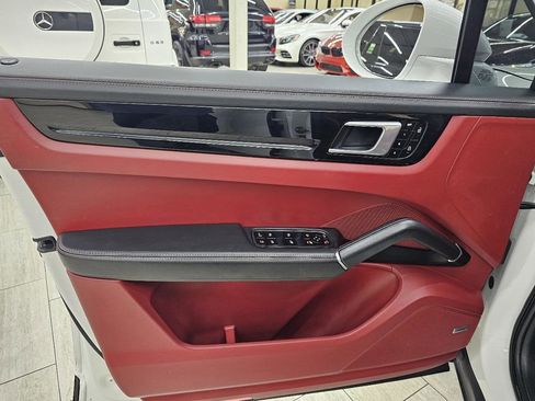 Used 2020 Porsche Cayenne E-Hybrid image 38