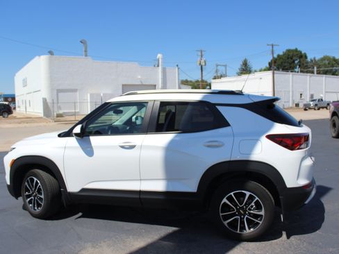 Used 2024 Chevrolet TrailBlazer LT w/ LT Cold Weather Package AWD/4WD image 5