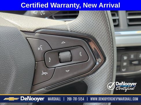 Used 2025 Chevrolet Trax LT FWD image 14