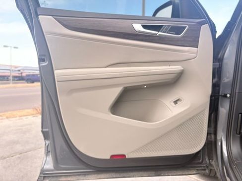 Used 2024 Volkswagen Atlas SEL Premium R-Line image 18