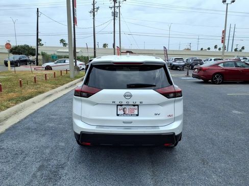 Used 2024 Nissan Rogue SV FWD image 4