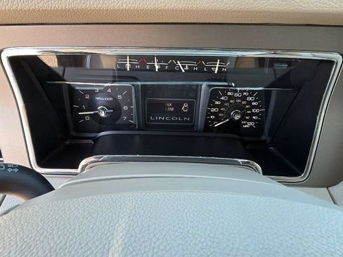 Used 2014 Lincoln Navigator 4WD image 21