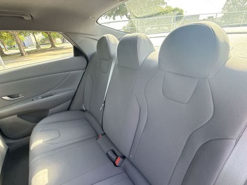 Used 2025 Hyundai Elantra SE FWD image 14