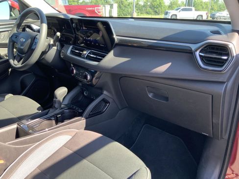 Used 2025 Chevrolet TrailBlazer LT AWD/4WD image 49