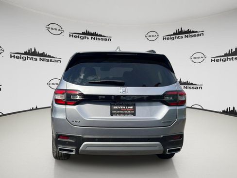 Used 2023 Honda Pilot Touring image 6
