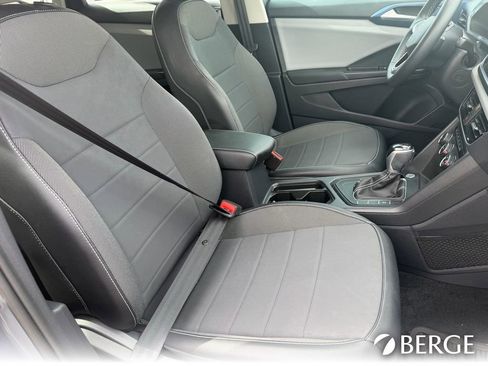 Used 2022 Volkswagen Taos SE image 12