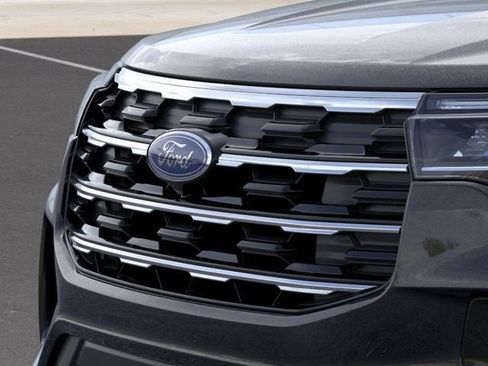 Used 2025 Ford Explorer Active w/ Active Comfort Package AWD/4WD image 17