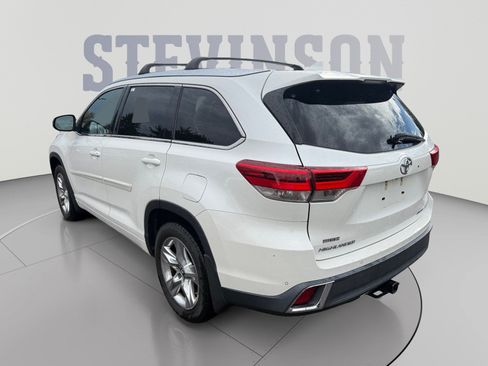 Used 2018 Toyota Highlander Limited AWD/4WD image 3