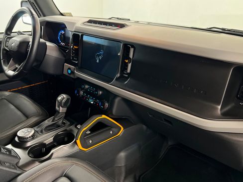 Used 2023 Ford Bronco Badlands image 24