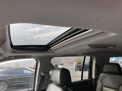 Used 2017 Chevrolet Suburban Premier image 11