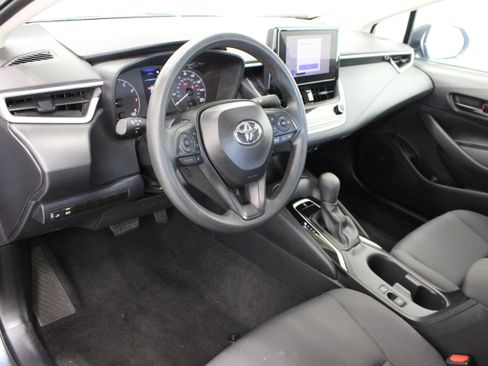 Used 2025 Toyota Corolla LE FWD image 13