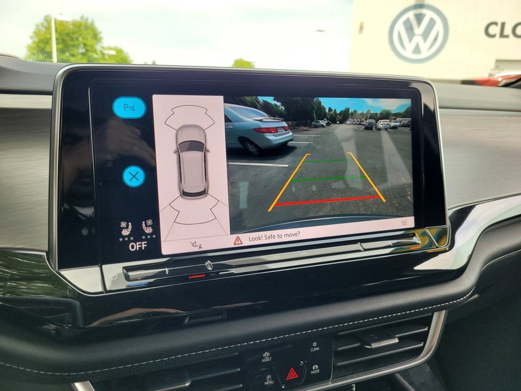 Used 2025 Volkswagen Atlas Cross Sport SE FWD image 18