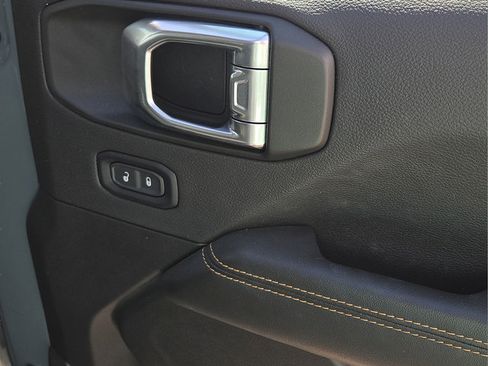 Used 2025 Jeep Wrangler Unlimited Sahara AWD/4WD image 14