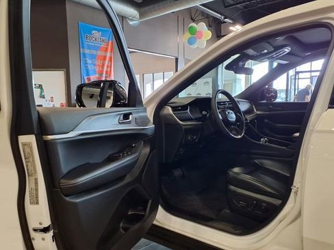 Used 2025 Jeep Grand Cherokee L Limited AWD/4WD image 16