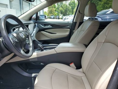 Used 2018 Buick Enclave Essence FWD image 18
