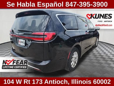 Used 2025 Chrysler Pacifica Select FWD image 13