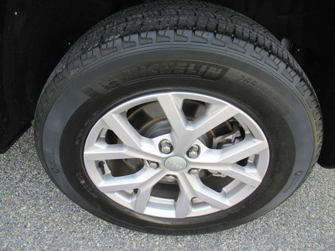 Used 2022 Jeep Grand Cherokee L Limited AWD/4WD image 9