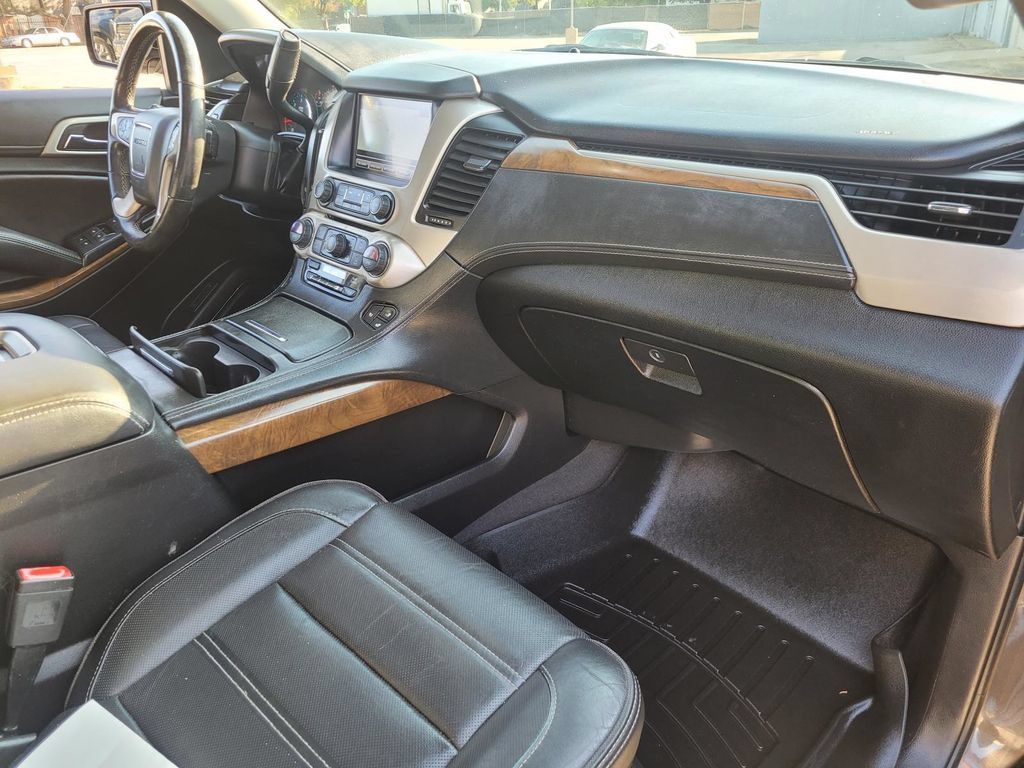 Used 2019 GMC Yukon XL Denali w/ Open Road Package RWD image 9