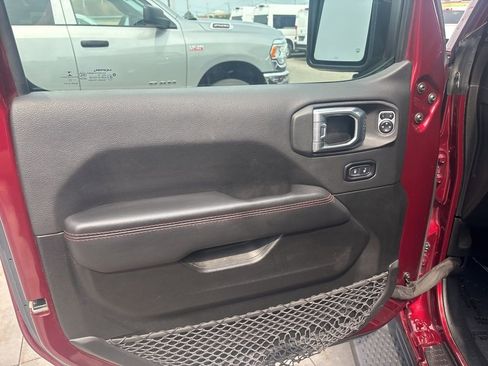 Used 2022 Jeep Wrangler Unlimited Rubicon w/ Dual Top Group AWD/4WD image 17